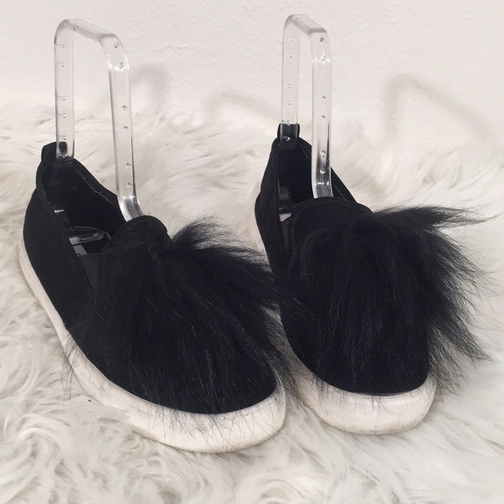 Steve Madden Breeze Pom Pom Black Sneakers 8.5